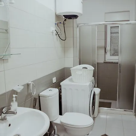 Tre Delfinet * Лежа