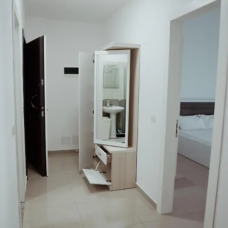 Tre Delfinet Лежа