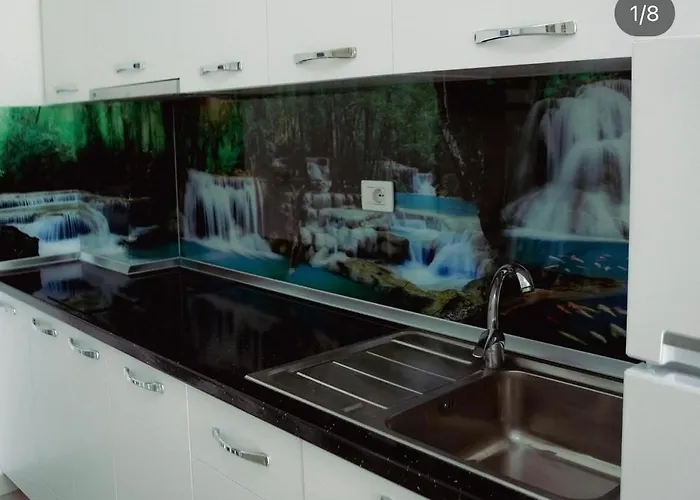 Tre Delfinet * Lezhë