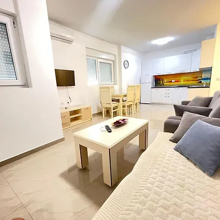 Tre Delfinet Apartment Lezhe