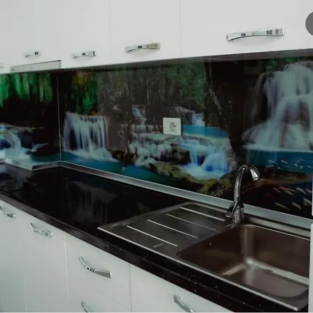 Tre Delfinet * Lezhe