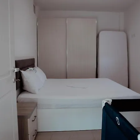 Tre Delfinet Apartment Lezhe