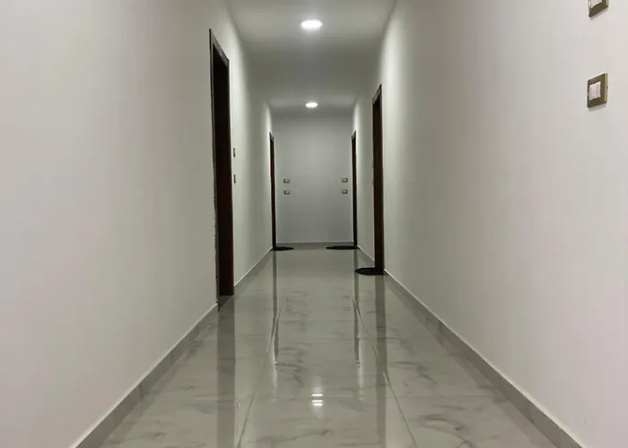 Tre Delfinet * Lezhë