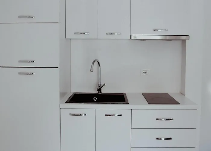 Tre Delfinet * Lezhë